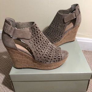 New! Rare Marc Fisher wedges!